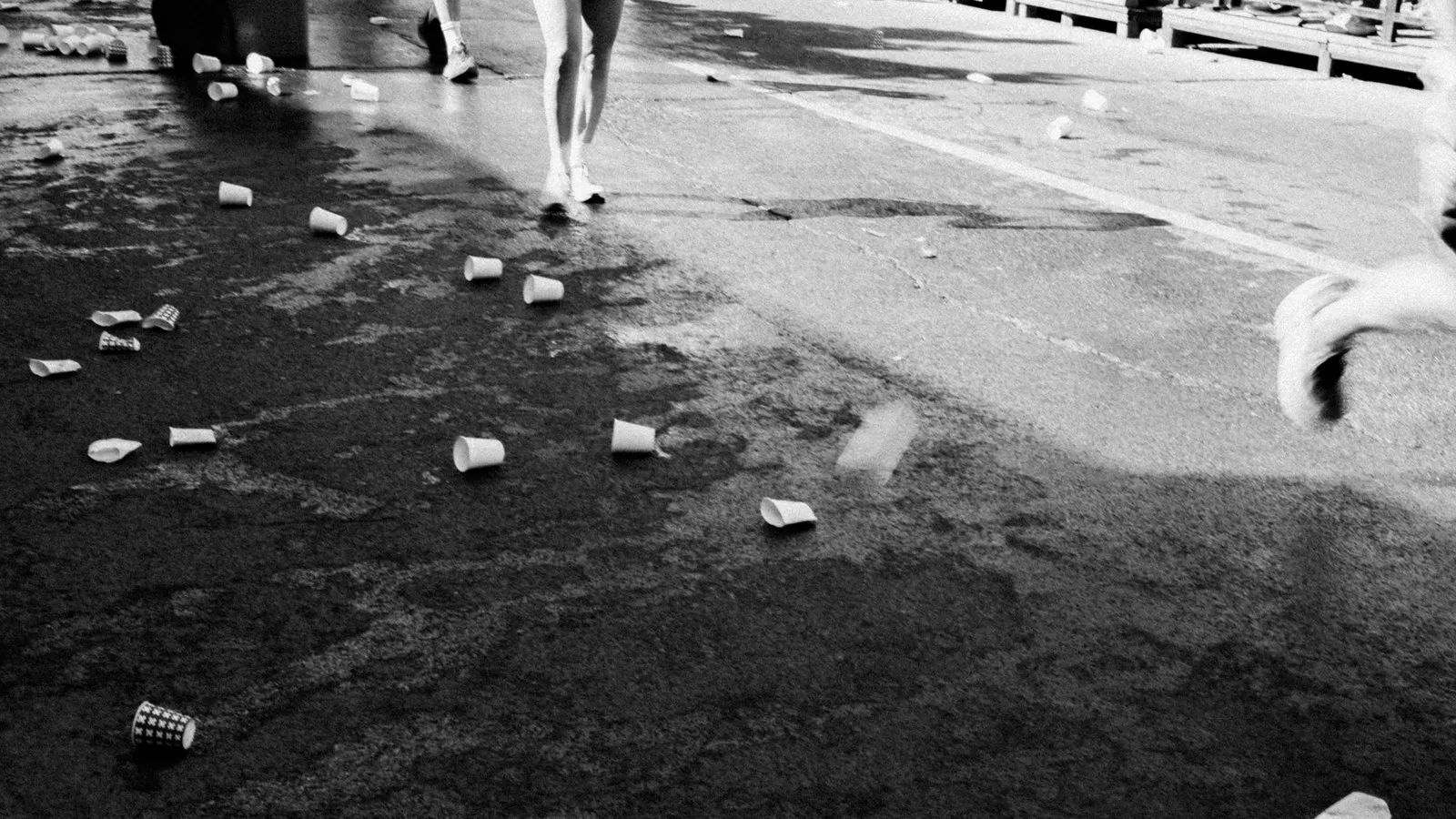 Durante a meia de domingo: água, isotônico e gel nos postos, o que fazer no calor e quando parar